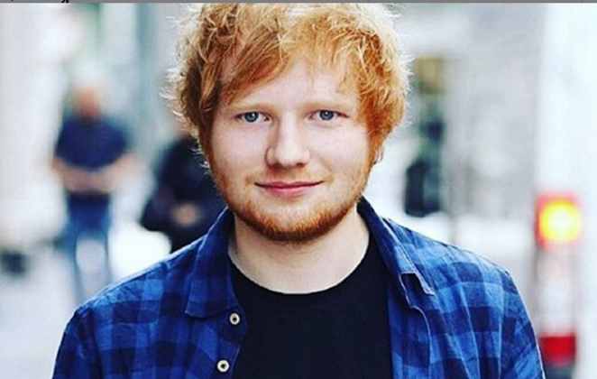 Ed Sheeran chega ao Brasil para show em festival